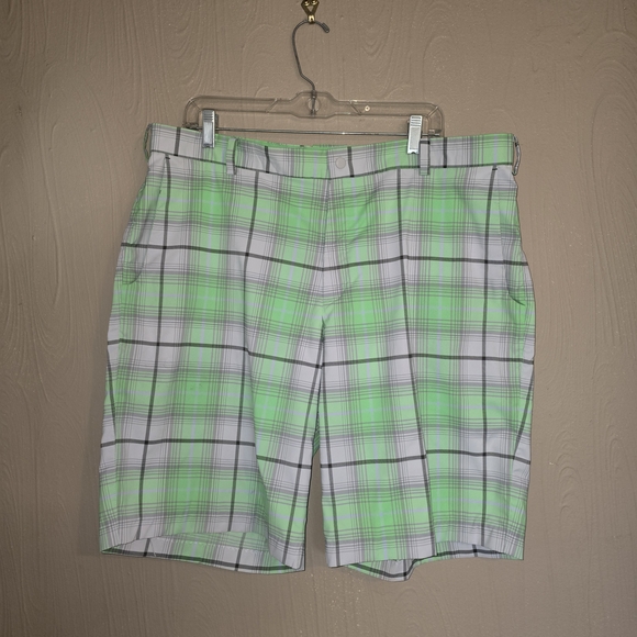 Nike Dri Fit Golf Shorts Mens 38 Green Plaid Lightweight Stretch  Casual - Picture 1 of 5